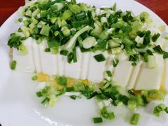 小葱拌豆腐-宝瑞门钉肉饼店