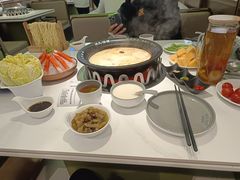 -洪氏嗨捞·广东猪肚鸡·椰子鸡火锅(西咸万象城店)