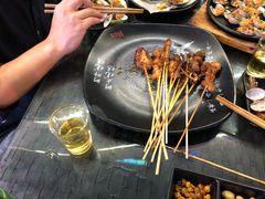 -何师烧烤·香辣蟹·川菜·30年老品牌(太古里旗舰店)