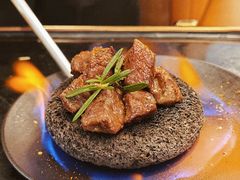 安格斯蒜香雪花一口牛-一沙一城·岩烤牛扒(深圳首店)