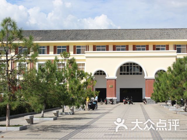 云南大学旅游学院总人口_云南大学旅游文化学院