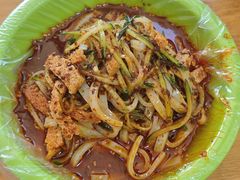 -不起眼麻辣烫凉皮店