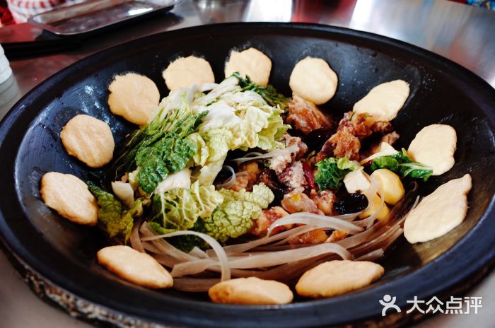 粘豆包柴火铁锅炖粘豆包图片