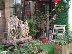 -愉肴麻辣香锅(中山路店)