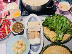 -尚尚仙·酸汤猪手·猪肚鸡火锅(华联万柳购物中心店)