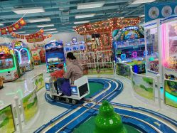 -莫莉幻想儿童乐园(青岛金茂湾店)