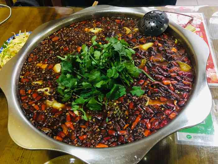 香辣盆盆鱼-"「麻辣鱼」超好吃 底下还有菜 鱼很麻 颤.