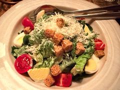 凯撒色拉配自制凯撒酱-SISTERS BAR RESTAURANT川意酒馆(嘉善老市H楼店)