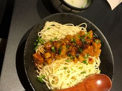 老上海辣肉拌面-贡梅老面馆·蟹粉面·无锡特色小吃(南长街主推店)