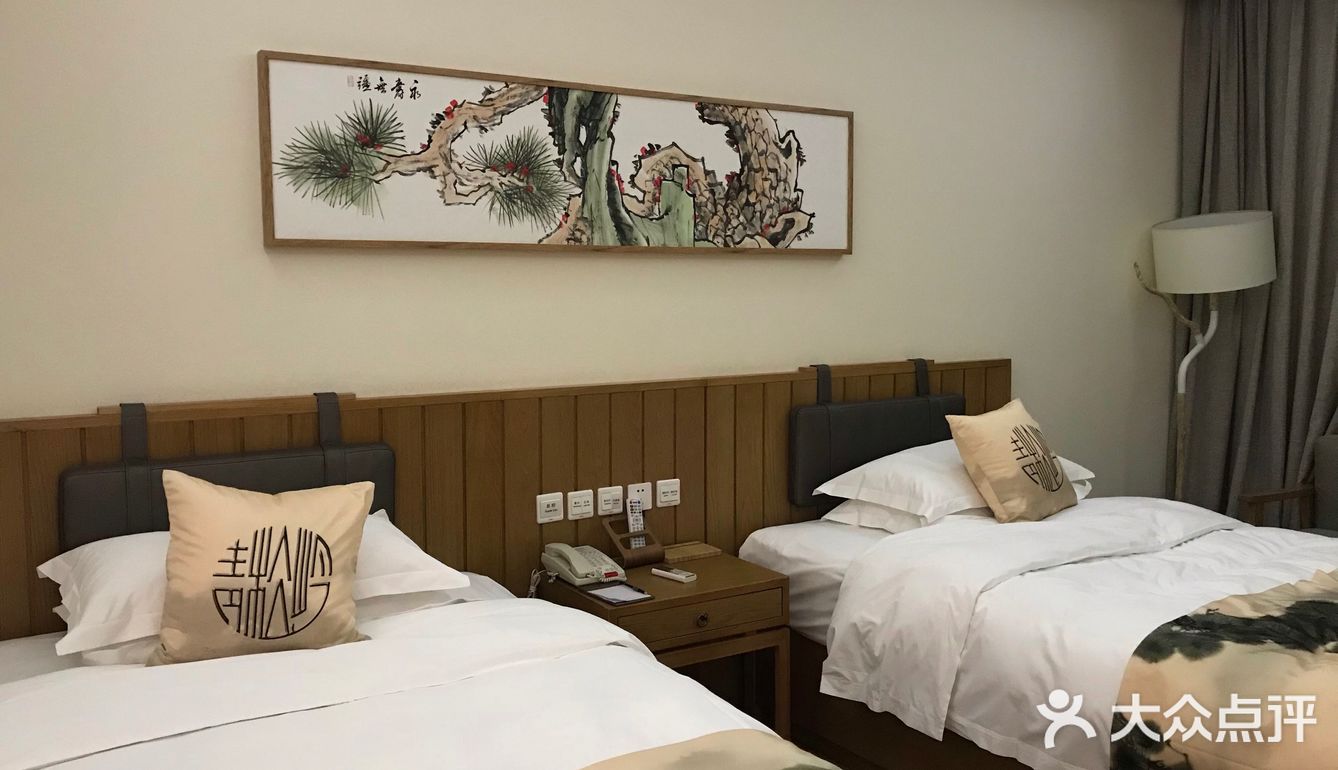 我们下午到达酒店，里面挺严格的