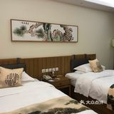 我们下午到达酒店，里面挺严格的