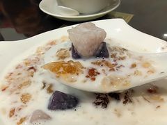 鲜奶桃胶芋圆糖水-仁信老铺甜品(北京路店)