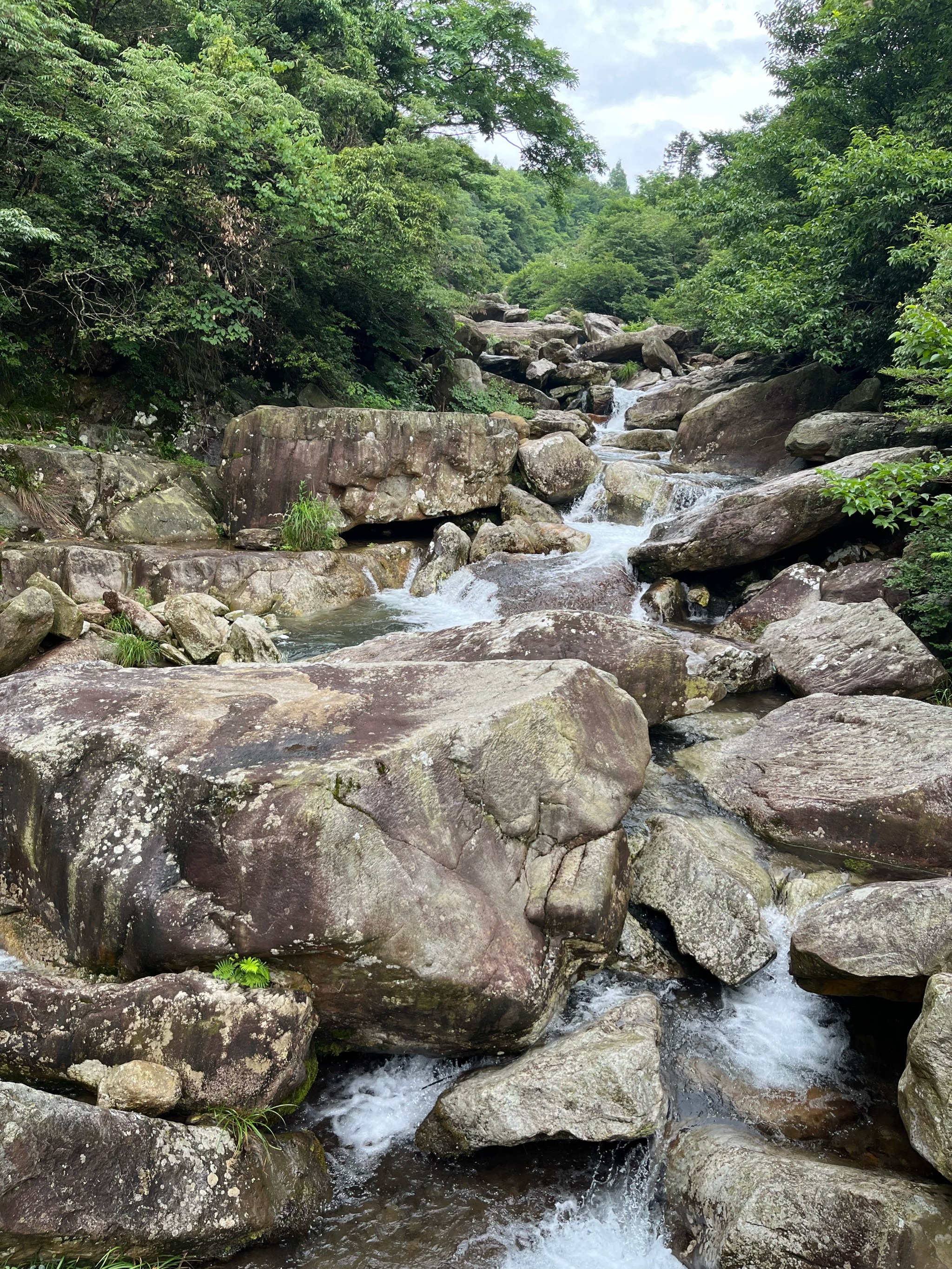 清澈溪水带走我的烦恼