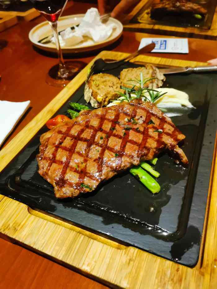 金茂君悦·九重天 cloud 9 tapas&bar-"[薄荷]环境:很不错,毕竟87楼