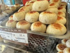蛋黄肉松月饼-长发西饼(临顿路店)