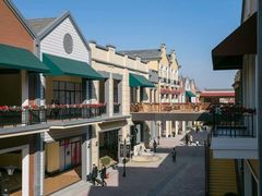 -王府井奥莱临潼小镇(临潼店)