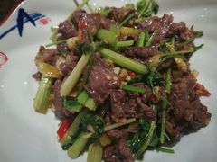 小炒生态黄牛肉-饭桌故事·血鸭湘(荣宝华店)