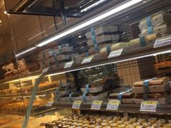 面包甜点陈列柜-老大昌(淮海中路店)