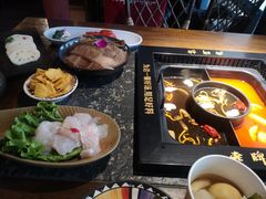 -老牌坊云南鱼豆花火锅(哈西万达店)