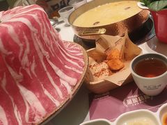 -洪氏嗨捞·广东猪肚鸡·椰子鸡火锅(西咸万象城店)