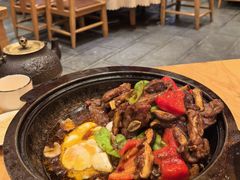 -帅巴人舅母子腊蹄民俗村