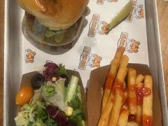 -HUZI虎滋精酿餐吧(京西大悦城店)
