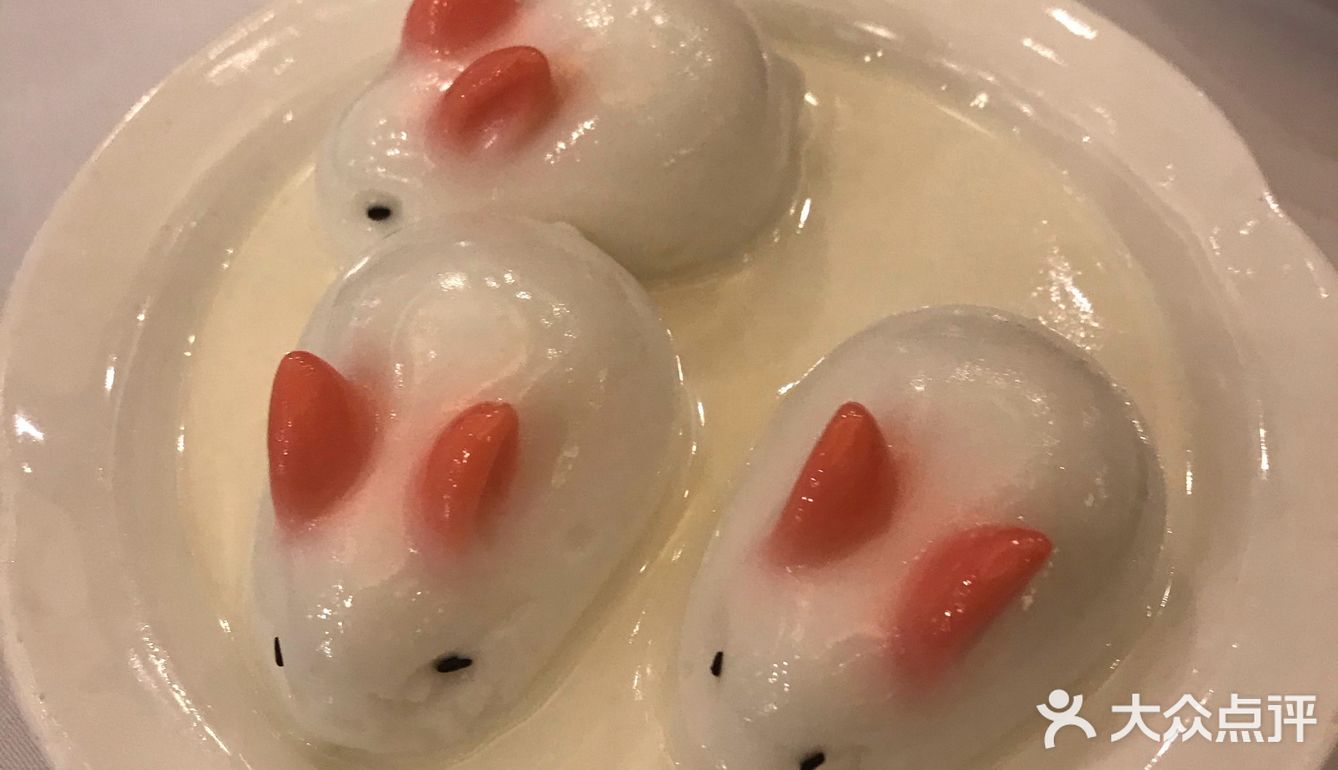 唐宫的午餐套餐来了还是很划算的，这个小兔子真的很好看