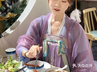 虾肉饱满紧致新鲜 现在也推了不少新菜 更适合聚会了