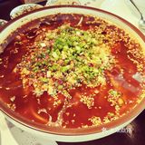 上面撒了一点新鲜橙皮颗粒，很解腻。独特的甲鱼做法