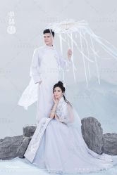 -雪中彩影婚纱摄影·微光艺术中心