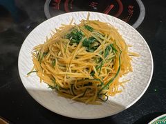 沙葱炒土豆丝-一招鲜·全羊铺·蒙古奶茶(五一北路店)
