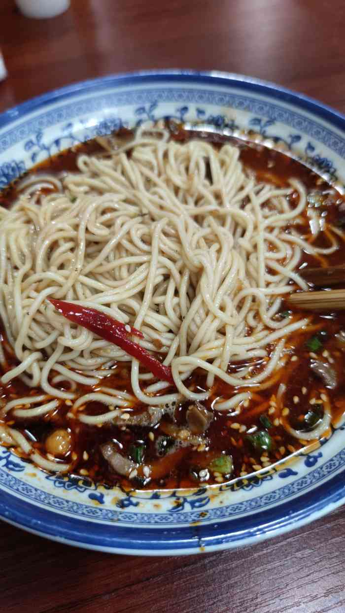 一家开在荷塘路里面的面馆开业的时候去吃4块钱一碗