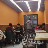 均价大概15元一份，三鲜的麻辣的味道都有