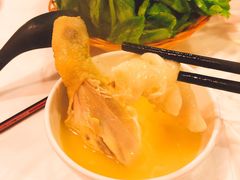 -鲜入围煮花胶鸡海鲜火锅