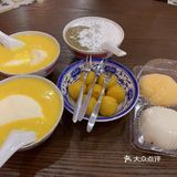 店里大红色装修风格. 非常喜庆有特色