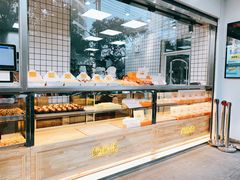 面包甜点陈列柜-鲍师傅糕点(江苏路店)