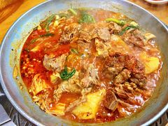 土豆排骨火锅（辣）-喇喇排骨火锅·传统韩式脊骨汤(望京西园总店)