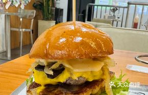 Angus Beef Crispy Bacon Burger