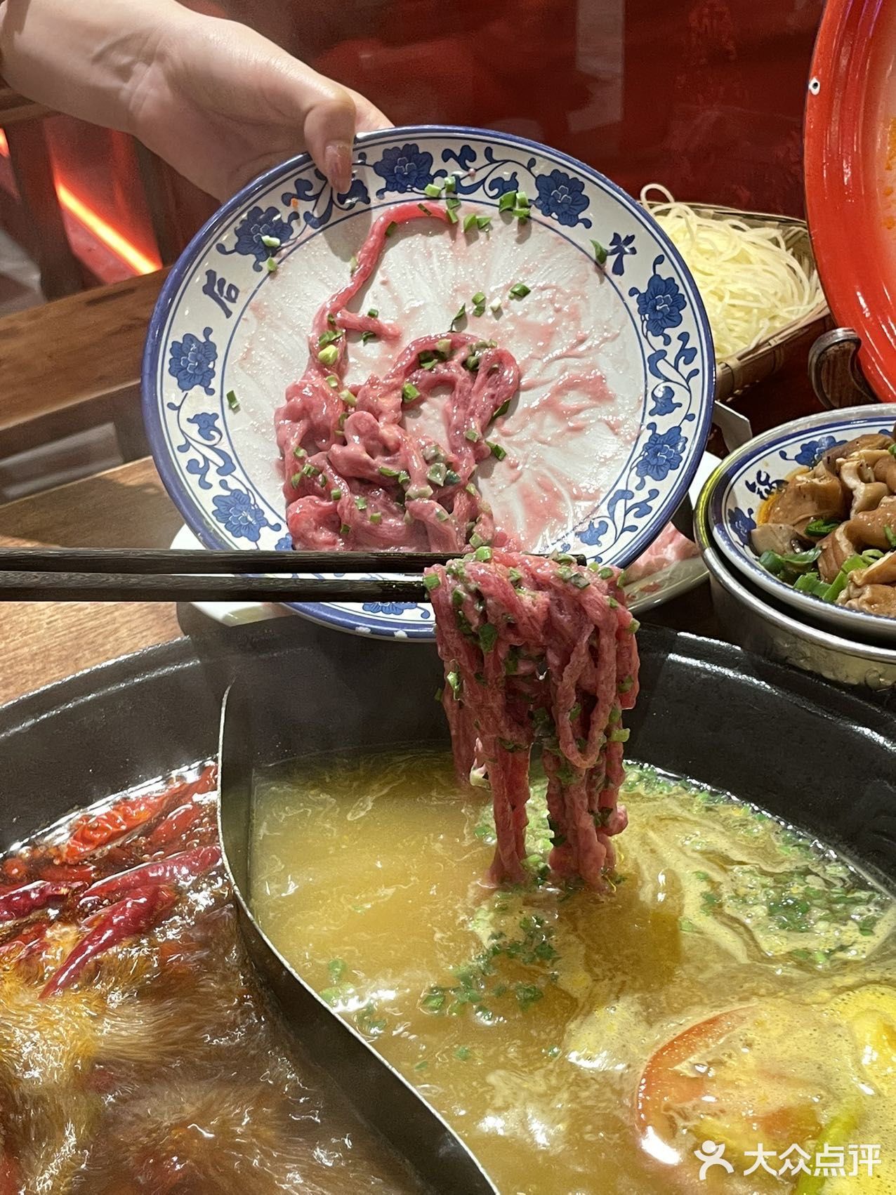 终于吃到重庆火锅顶流🔥后火锅！