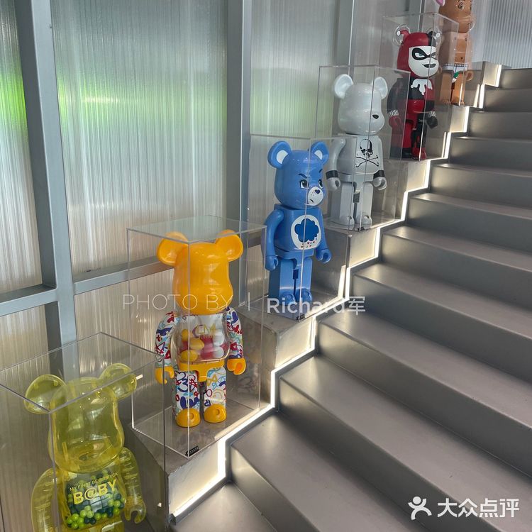 成都逛街新鲜事II：KNOWIN透明鞋墙，明亮酷🆒炫[笑脸]