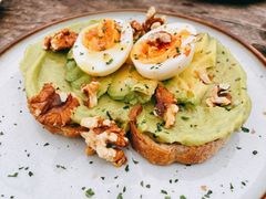 牛油果煮蛋吐司-RAC BAR(安福路店)