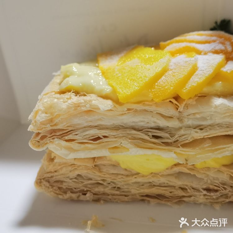 开在了长宁中山公园附近的龙之梦商场的港丽餐厅门口