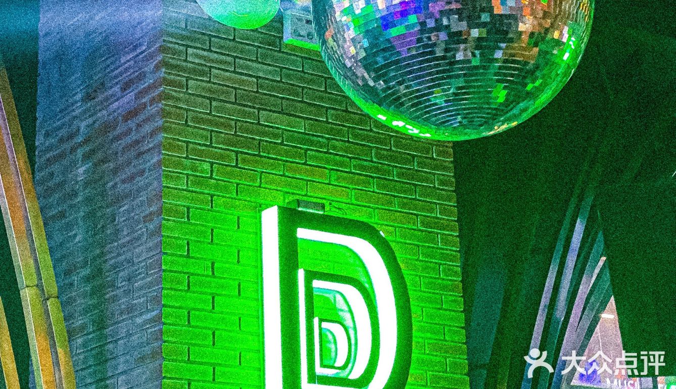 这酒吧的牛排也太好吃了！跨界玩的这么6你让牛排馆怎么活！
