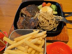 -豪客嘉族·麦尼顿西餐厅(乐福天下店)