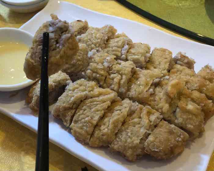 粤北餐馆-"当地一家很有名的粤菜馆,据说是由岭南名厨.