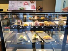 面包甜点陈列柜-星巴克(深圳欢乐颂店)