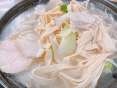 -丽虹云南过桥米线(兴工街店)