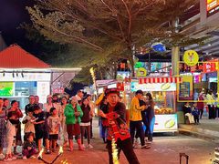 -三亚火车头万人海鲜广场