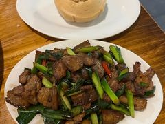 红糖馒头配秘制回锅肉-凯华海鲜火锅·传承三十六年