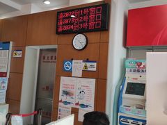 -中国移动周家嘴路营业厅-地上停车场